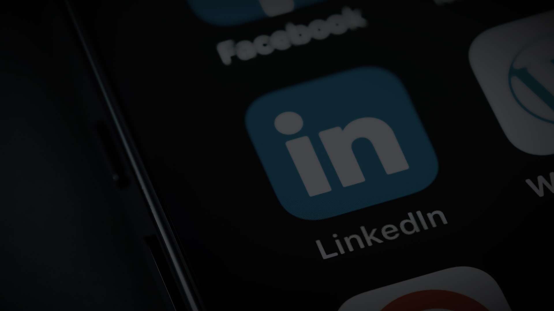 LinkedIn App auf Handy – Erklärvideos für B2B Marketing auf Social Media